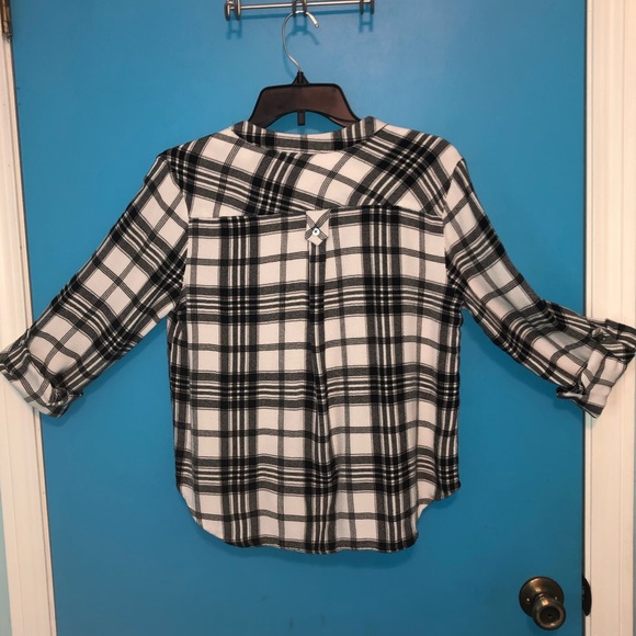 intro. Plaid Flannel Style Black and White Blouse - Picture 2 of 11